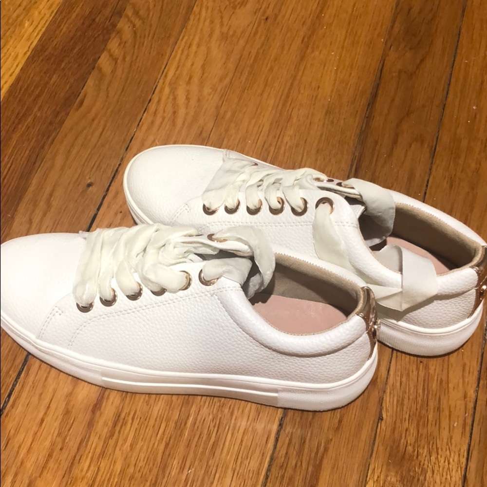 TOPSHOP White Leather Sneakers